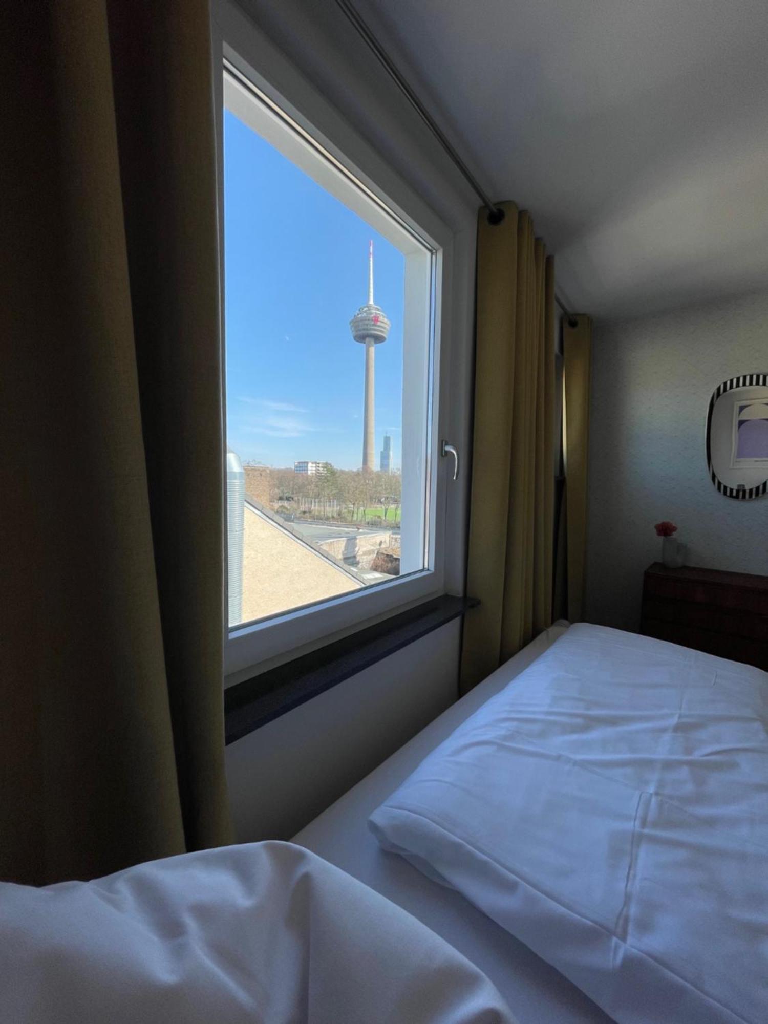 Weltempfaenger Backpacker Hostel Кёльн Экстерьер фото