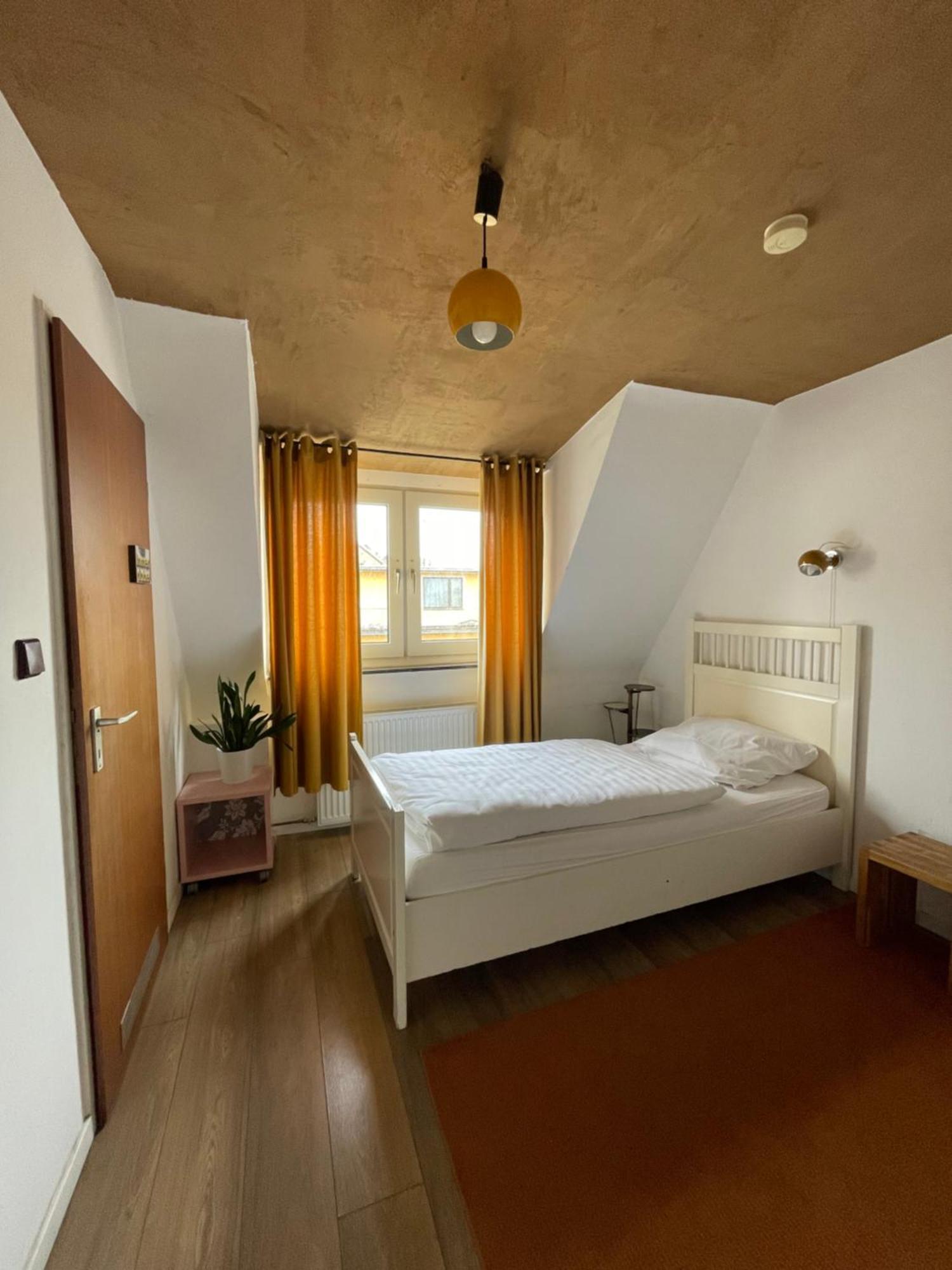 Weltempfaenger Backpacker Hostel Кёльн Экстерьер фото