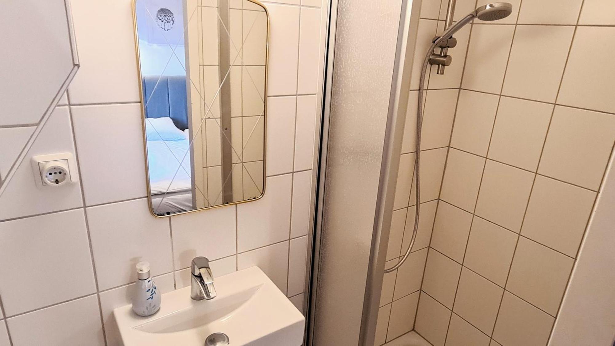 Weltempfaenger Backpacker Hostel Кёльн Экстерьер фото